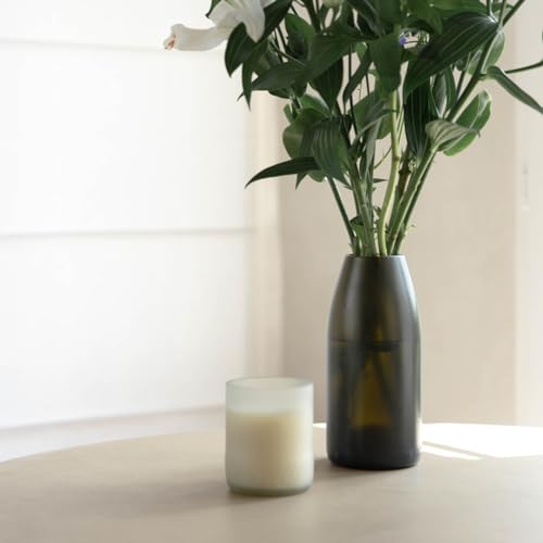 Groene glazen vaas gemaakt van champagneflessen | Matte afwerking | Duurzaam en upcycled huisdecoratie