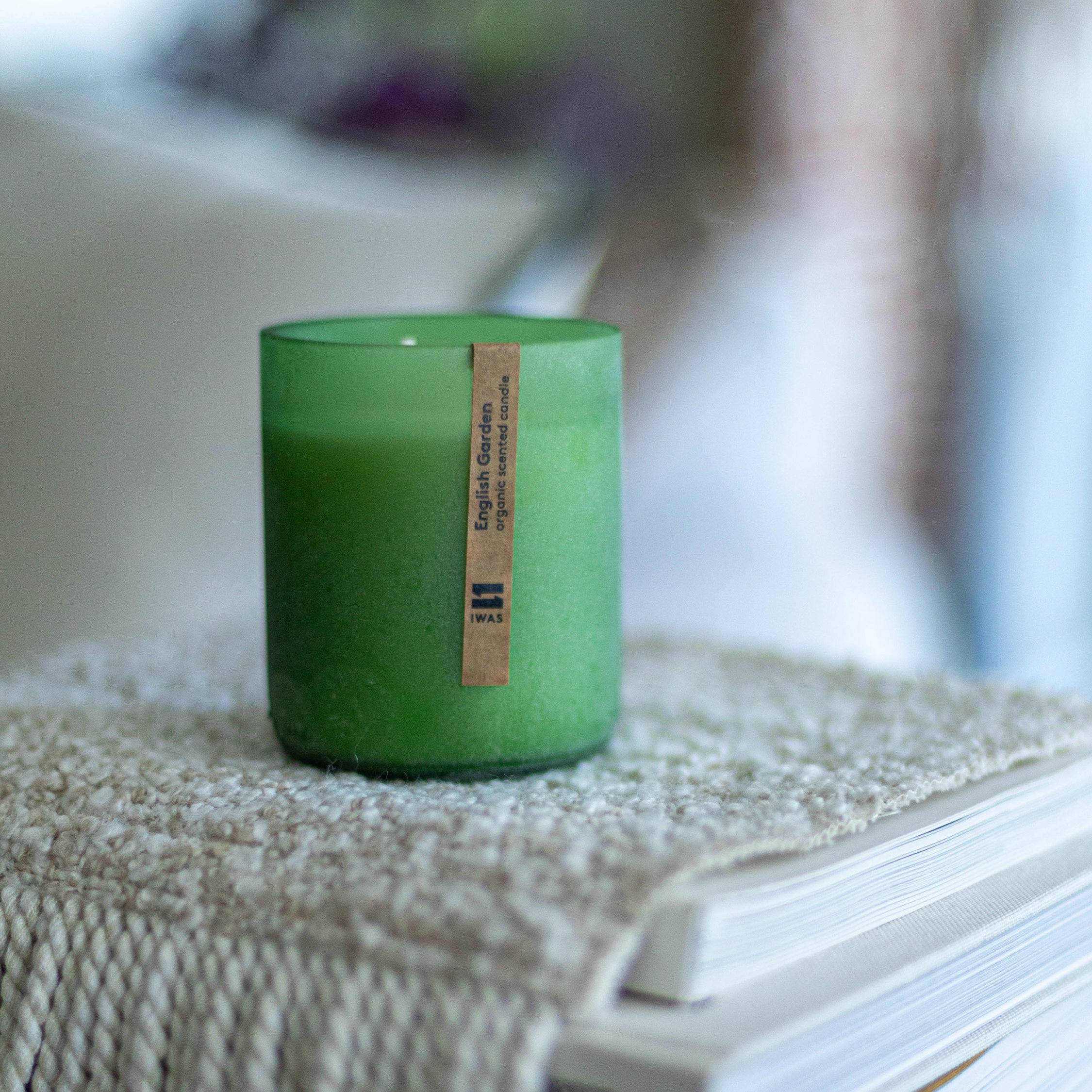 Bougie parfumée biologique « Jardin Anglais » - Récipient en verre 100% UPcyclé - Temps de combustion 18/20 heures