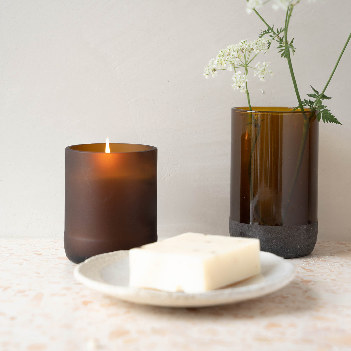 Bougie parfumée biologique « Forêt mystérieuse » - Récipient en verre 100 % recyclé - Temps de combustion 18/20 heures
