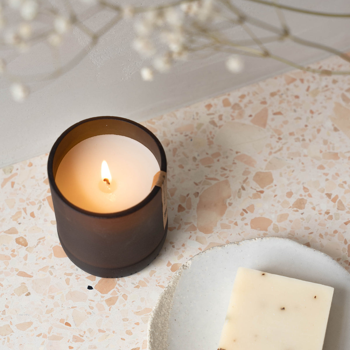 Bougie parfumée biologique « Forêt mystérieuse » - Récipient en verre 100 % recyclé - Temps de combustion 18/20 heures