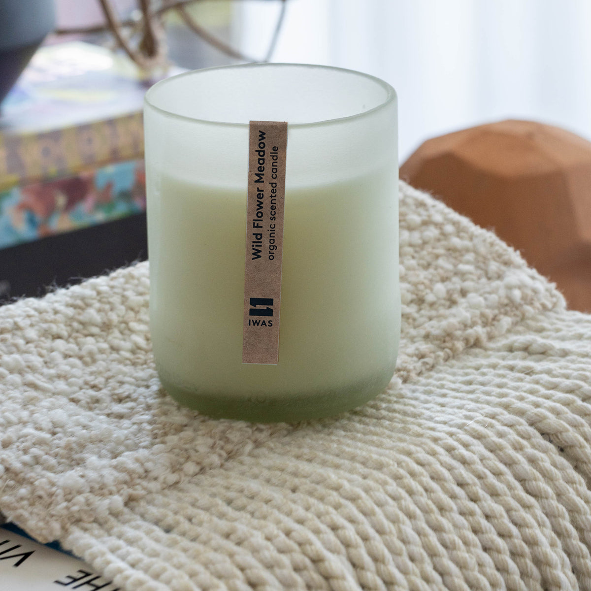 Bougie parfumée biologique « Wild Flower Meadow » - Récipient en verre 100 % recyclé - Temps de combustion 18/20 heures